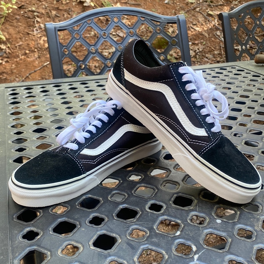 Never Worn Brand New Low Top Classic Old Skool Vans Unisex